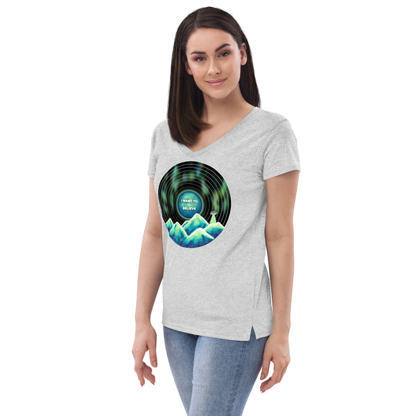 I Want To Believe Women’s V-Neck T-Shirt